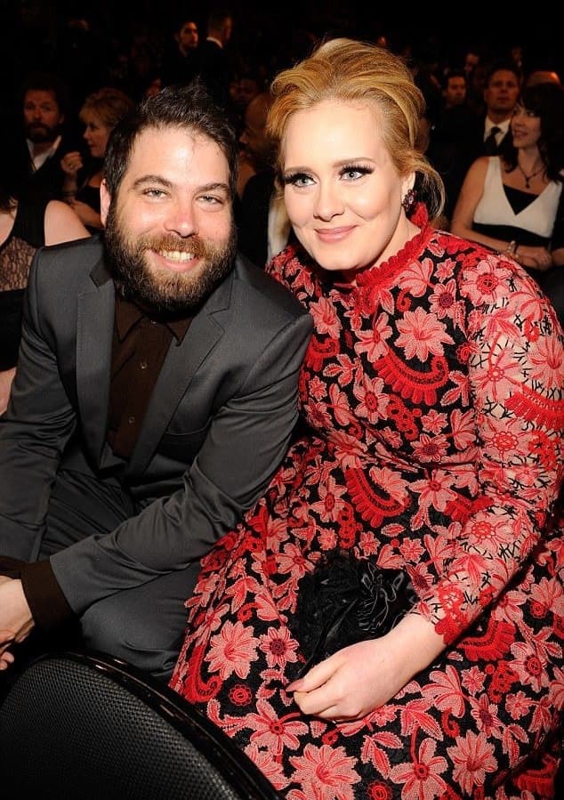  
Adele và Simon chính thức chia tay sau 8 năm gắn bó. 