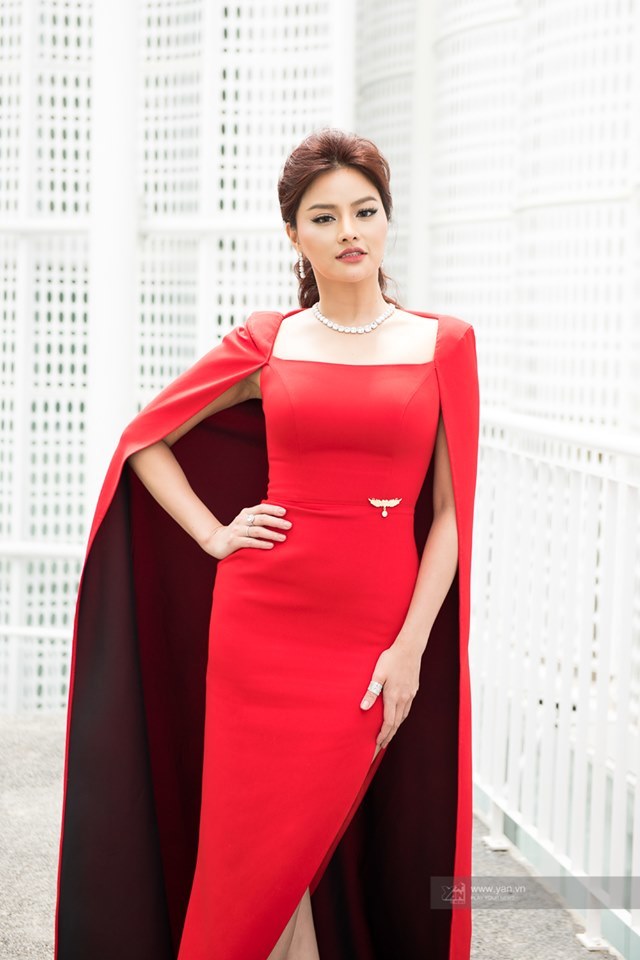 H'Hen Niê diện váy xẻ sâu ngực, đeo trang sức 200 triệu đồng - Tin sao Viet - Tin tuc sao Viet - Scandal sao Viet - Tin tuc cua Sao - Tin cua Sao