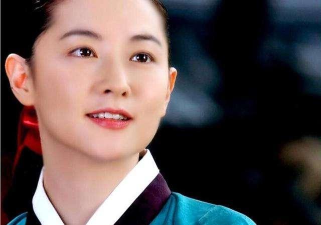 Tái xuất sau 14 năm, “nàng Dae Jang Geum” Lee Young Ae vẫn trẻ đẹp “bất chấp” tuổi U50