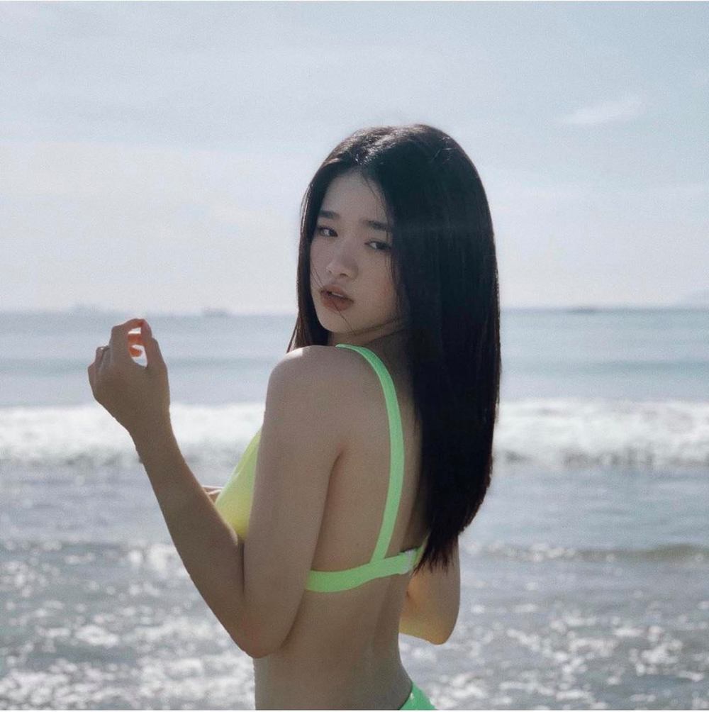 Những lần diện bikini nóng bỏng, cách tạo dáng vượt tuổi của Linh Ka