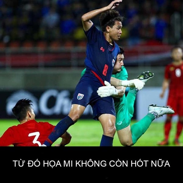  
Một hình ảnh khác của đồng nghiệp, sau trận đấu với Việt Nam và cú bắt bóng thần thánh của Văn Lâm: "Có lẽ họa mi ngừng hót một thời gian"