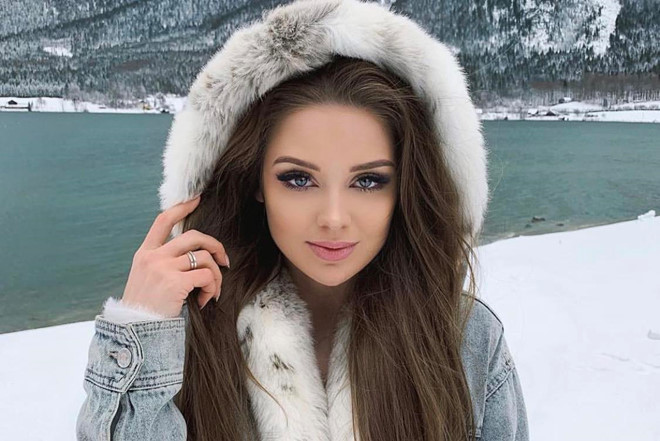  
Cô gái Zhenya Makova được mọi người ưu ái đặt cho biệt danh "búp bê nước Nga"