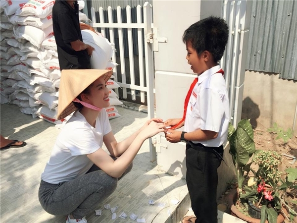 Trang Trần tiết lộ Ngọc Trinh gửi 150 triệu từ thiện lại dặn giấu kín - Tin sao Viet - Tin tuc sao Viet - Scandal sao Viet - Tin tuc cua Sao - Tin cua Sao