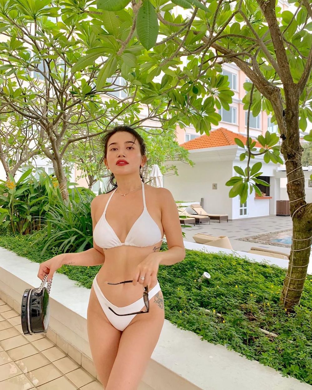 Những mỹ nhân Việt cứ đi du lịch là có ảnh bikini