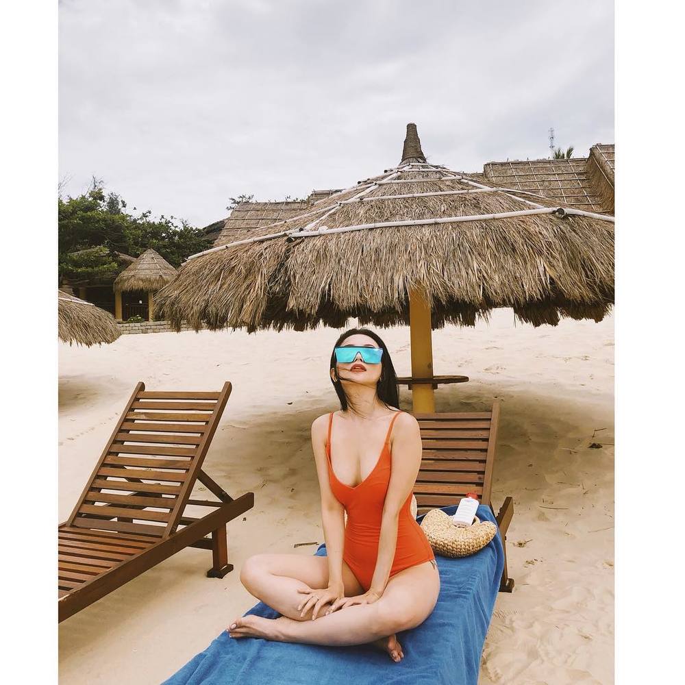 Những mỹ nhân Việt cứ đi du lịch là có ảnh bikini