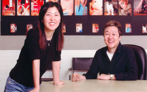  
Vợ chồng Do Won Chang - người sáng lập ra thương hiệu thời trang Forever 21