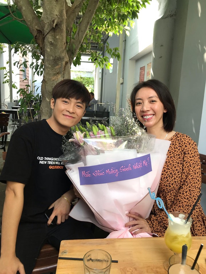 Tiến Luật ngọt ngào chúc mừng sinh nhật bà xã Thu Trang