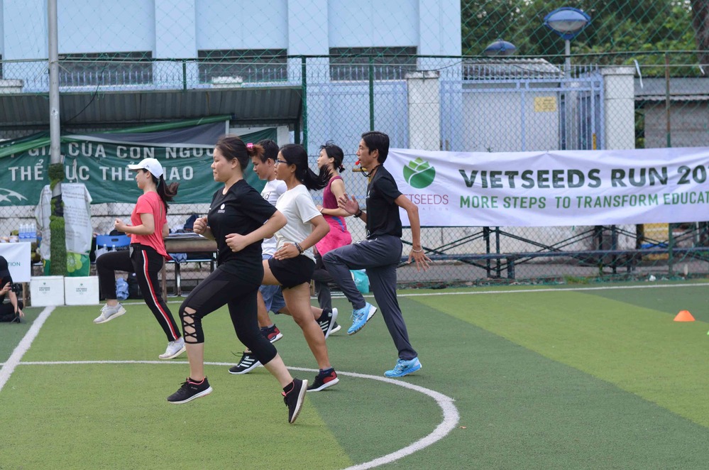  
Chạy bộ còn giúp rèn luyện ý chí kiên trì bền bỉ - Trong ảnh là một buổi tập luyện của các sinh viên thuộc tổ chức VietSeeds Foundation cho sự kiện UpRace.