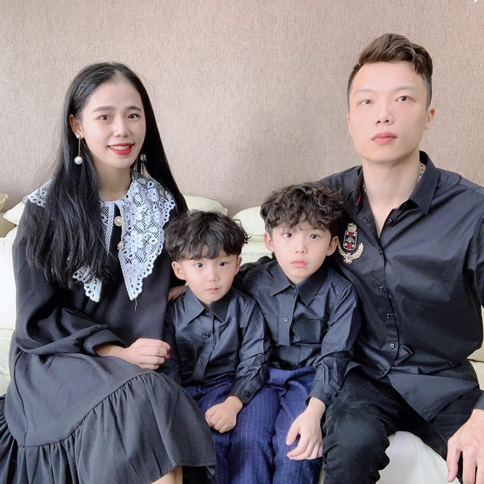  
Vợ chồng Hương Ly và hai cậu con trai nhỏ - Tin sao Viet - Tin tuc sao Viet - Scandal sao Viet - Tin tuc cua Sao - Tin cua Sao