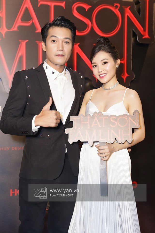  
Quang Tuấn đến buổi ra mắt phim cùng vợ mình là Linh Phi