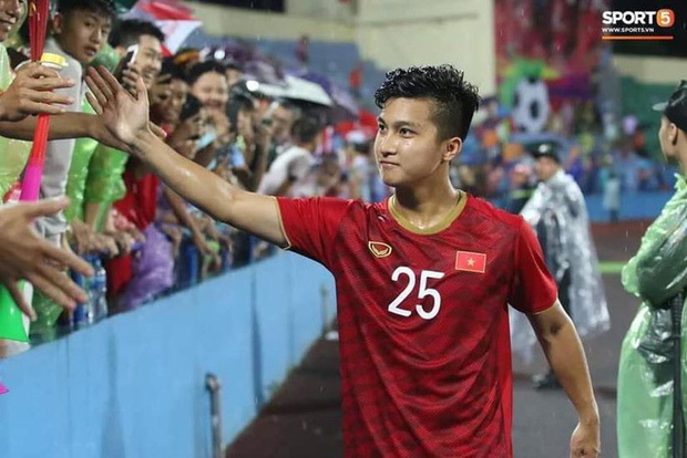  
Trước đó anh cũng ghi điểm khi cùng U23 Việt Nam tham dự trận đấu giao hữu quốc tế với U23 Myanmar trên sân Việt Trì, Phú Thọ hồi tháng 7 năm 2019. (Ảnh Sport5)