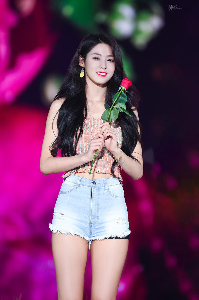  
Trước khi sở hữu vóc dáng đẹp, Seolhyun có thân hình mũm mĩm. (Ảnh: Twitter) 