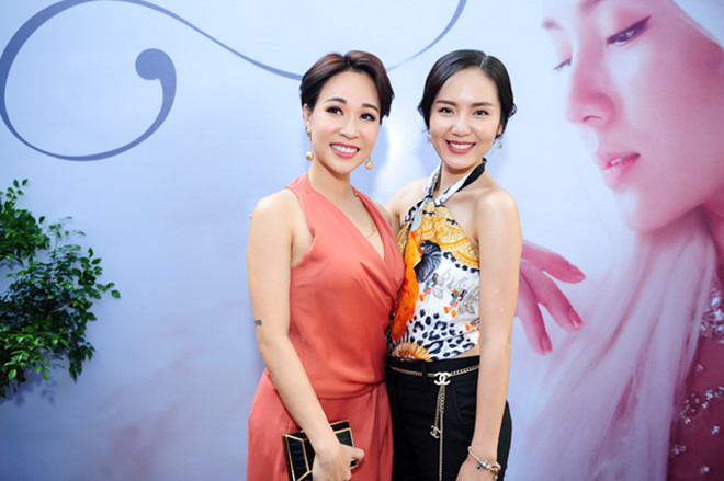  
Uyên Linh - Phương Linh, hai cô nàng chuyên trị ballad của Vbiz.