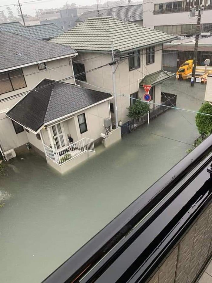  
Nhật Bản trong cơn bão Hagibis vừa qua.
