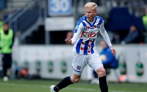  
Heerenveen gặp khó khăn sau khi cầu thủ Lucas Woudenberg gặp chấn thương (Ảnh: Tuổi trẻ)