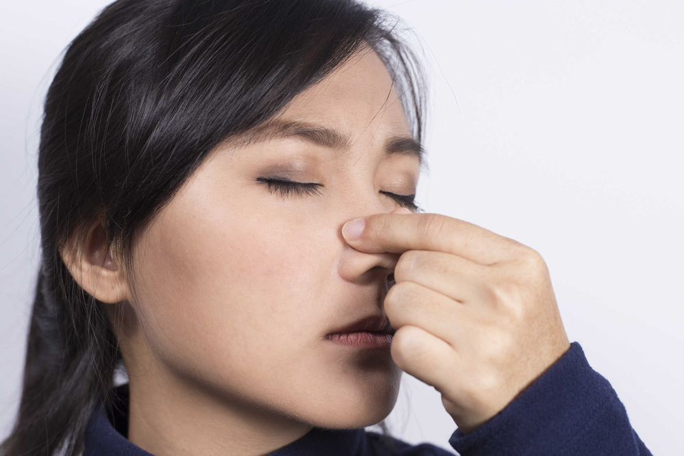 
Lấy gỉ mũi không đúng cách có thể bị chảy máu hay nhiễm trùng.