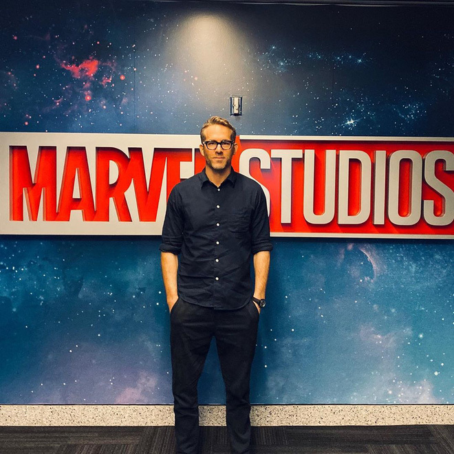  
Ryan Reynold "thả thính" fan hâm mộ bằng hình ảnh được chụp tại Marvel Studio (Ảnh: FB)