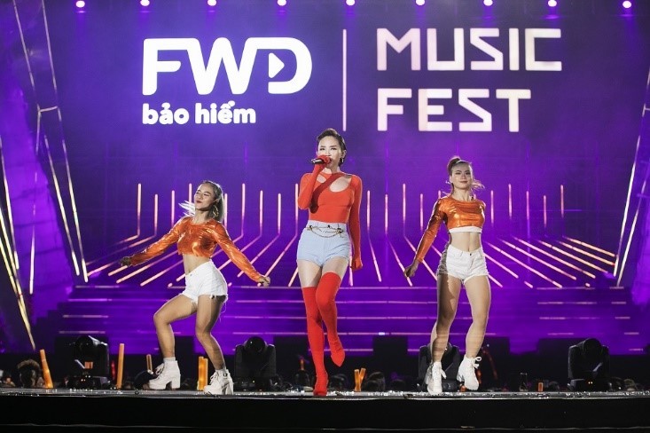 Fan đổ rạp trước những bản hit mà Sơn Tùng M-TP, Đen Vâu và Tóc Tiên mang đến FWD Music Fest