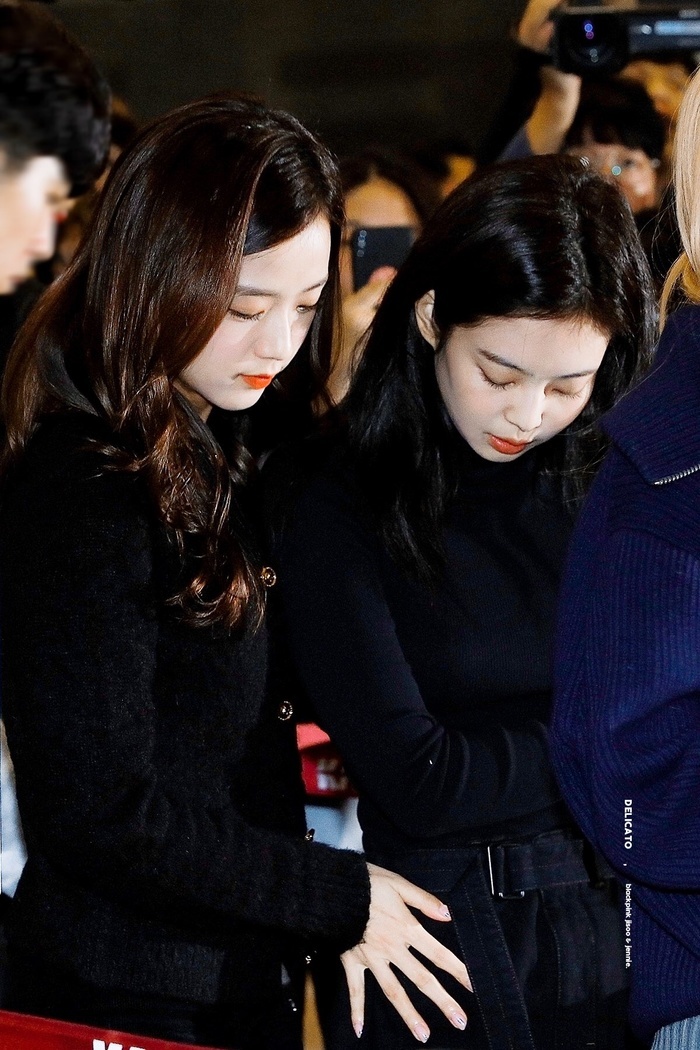 Sau tang lễ của Sulli, Jennie lại bị netizen chỉ trích vô lý