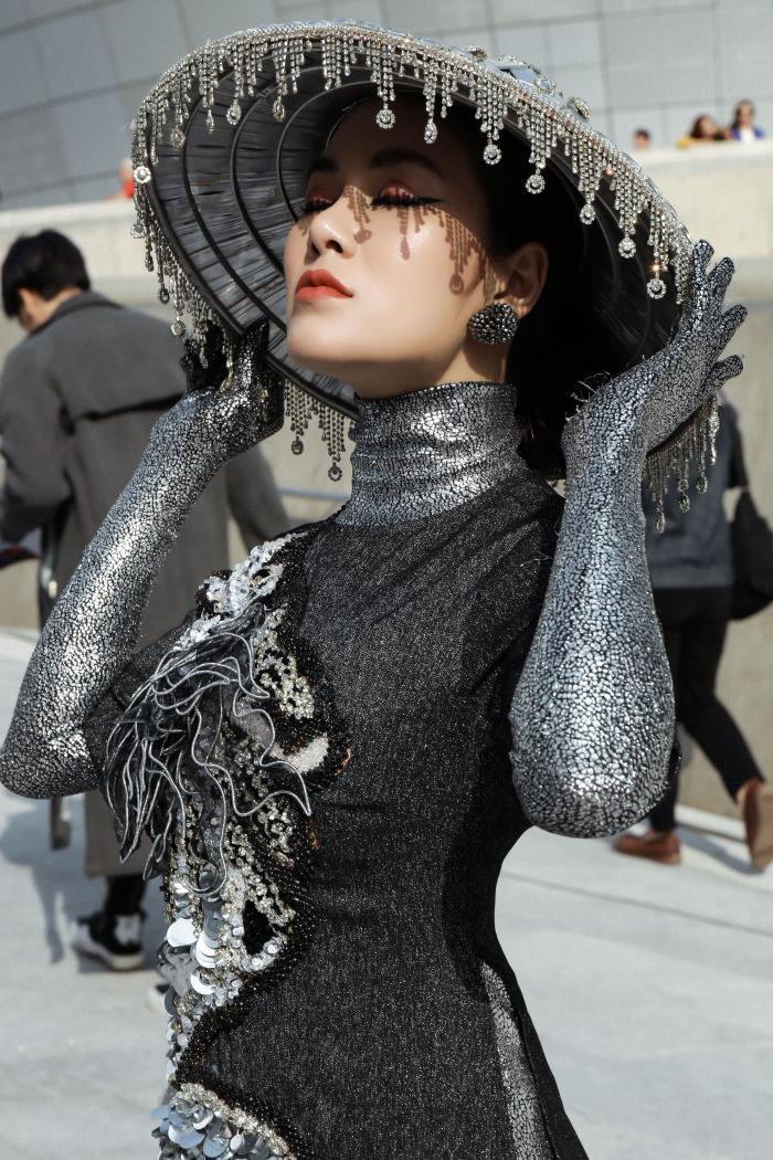 Không còn thảm họa thời HKT, TiTi chất lừ dự Seoul Fashion Week 2019