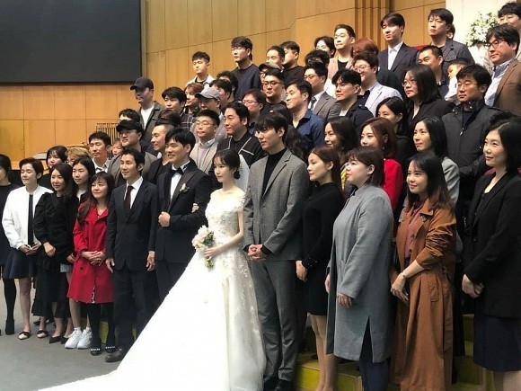  appears at the wedding of a friend, quickly attracted Lee Min Ho all his attention. Photo: Instagram 