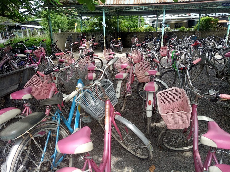  
Loạt xe màu hồng đang được ưa chuộng tại ngôi trường của Xuân Quỳnh.