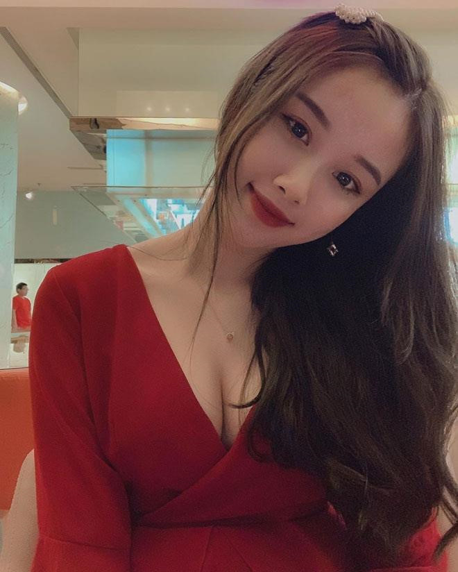Chân dung Trang Nhung - bạn gái xinh đẹp của cầu thủ Văn Toàn