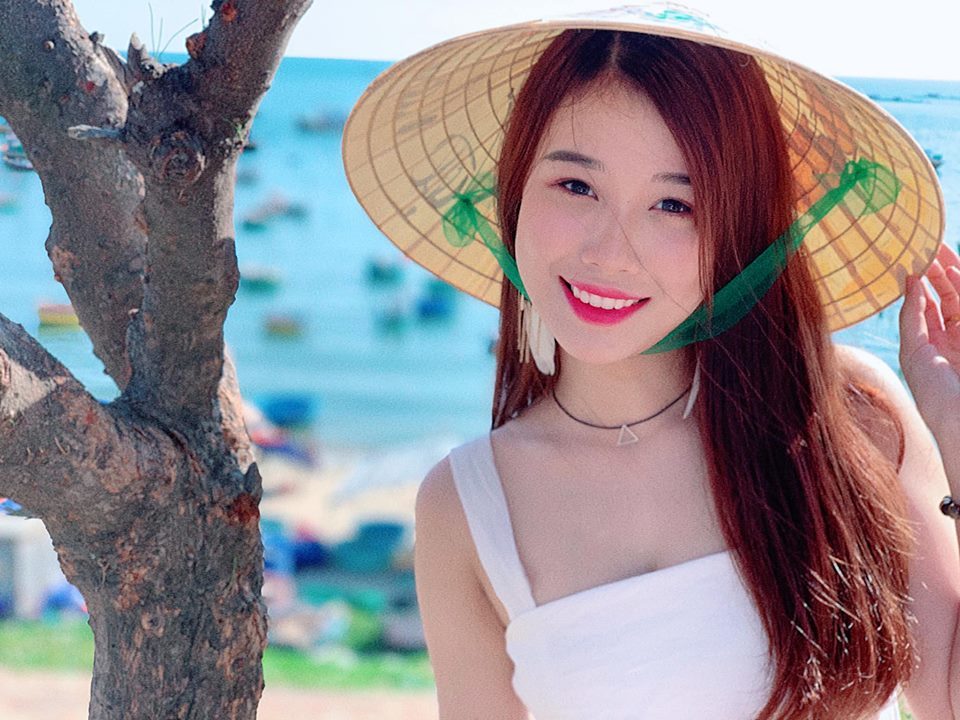 Chân dung Trang Nhung - bạn gái xinh đẹp của cầu thủ Văn Toàn