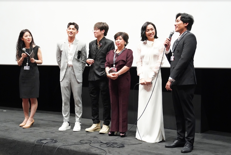 Isaac - Diệu Nhi tình tứ hát tiếng Hàn cực ngọt tại LHP Busan 2019