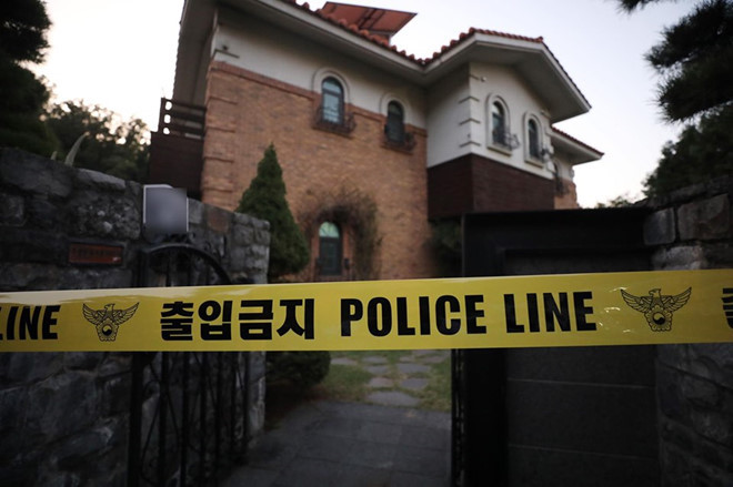  
Hiện tại, cảnh sát đã phong tỏa ngôi nhà để tiện cho việc điều tra. (Ảnh: Naver).