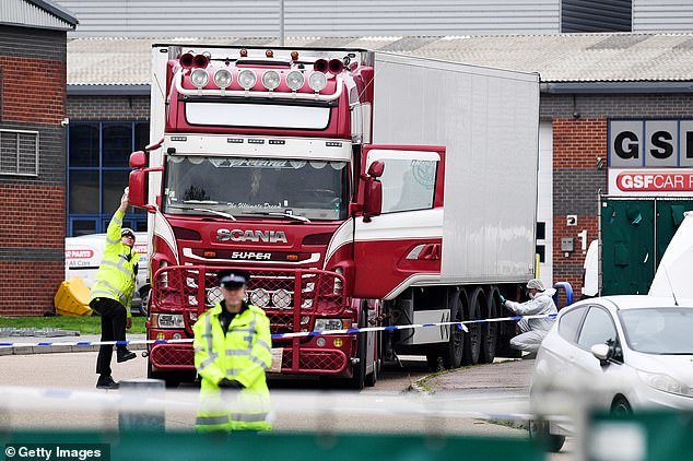  
Chiếc xe tải nơi có 39 người xấu số được tìm thấy ở một khu công nghiệp tại Essex. (Ảnh: Getting Images)