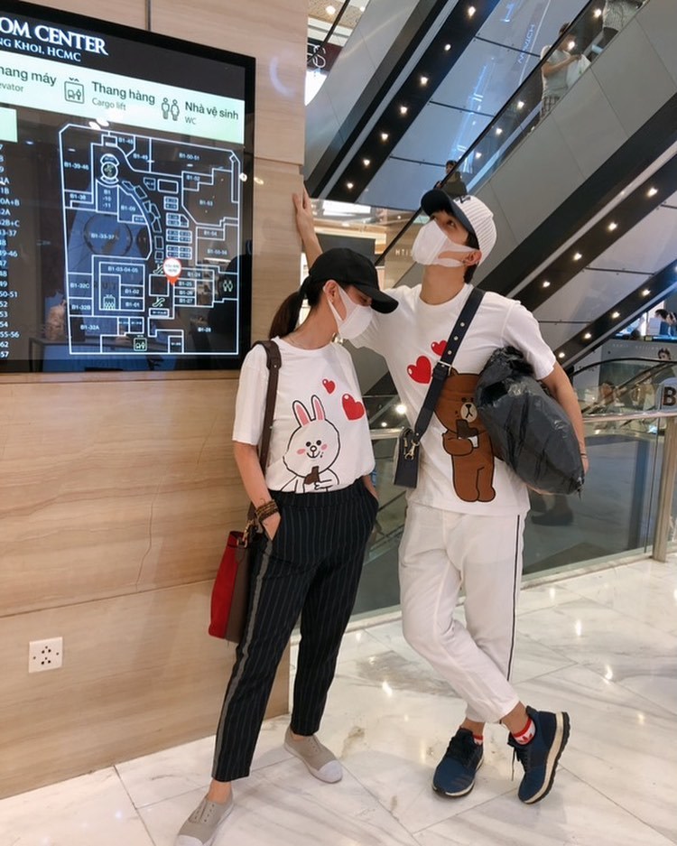  
Không chỉ có chồng mà Thu Trang cũng đăng tải hình ảnh diện áo đôi với cậu em và nhắn: "Happy Birthday nhé chú". - Tin sao Viet - Tin tuc sao Viet - Scandal sao Viet - Tin tuc cua Sao - Tin cua Sao