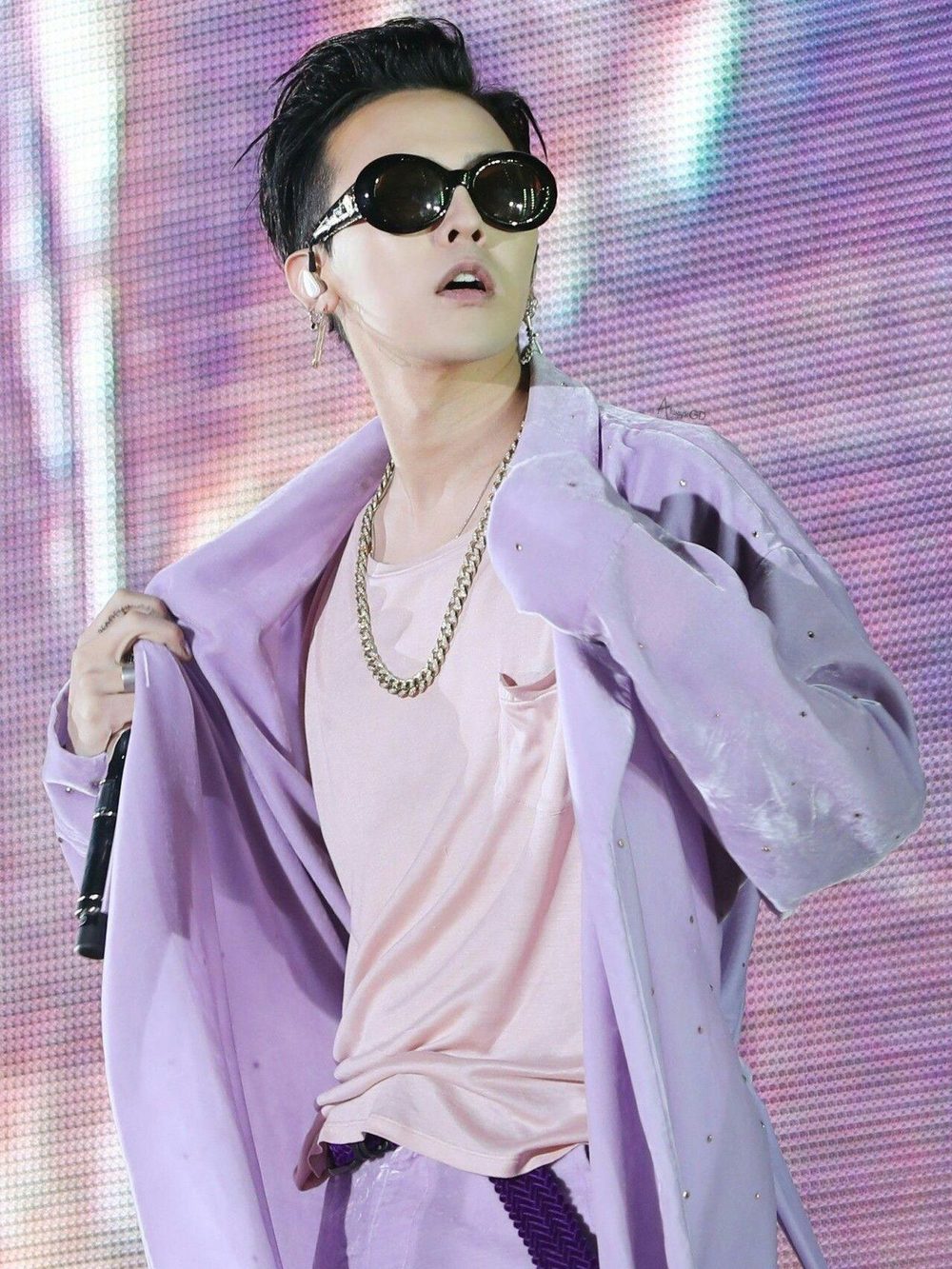  
Kỹ năng rap tuyệt vời lại còn biết sáng tác, G-Dragon đích thực là một huyền thoại. (Ảnh: Facebook)
