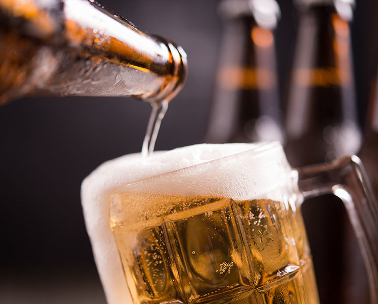  
Những điều luật mới dành cho các sản phẩm rượu bia và người sử dụng chất có cồn hầu hết được cư dân mạng ủng hộ. (Ảnh: FB).