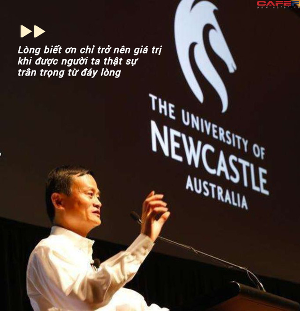 Jack Ma tại buổi thành lập quỹ học bổng tại trường đại học Newcastle, Úc.