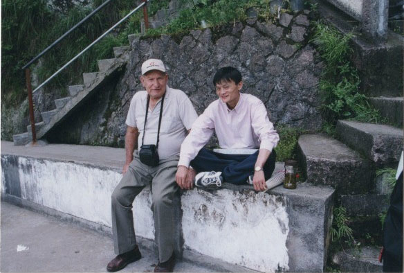Ông Ken và Jack Ma trong chuyến du lịch ở Úc