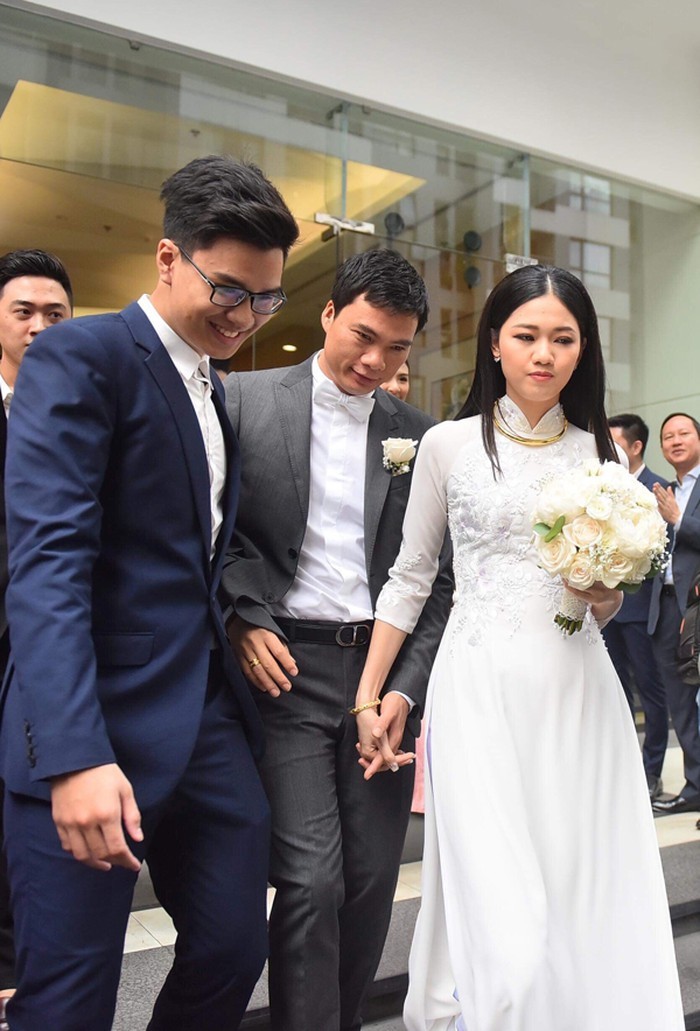 Đông Nhi và các mỹ nhân Việt mặc áo dài trắng tinh khôi trong lễ cưới - Tin sao Viet - Tin tuc sao Viet - Scandal sao Viet - Tin tuc cua Sao - Tin cua Sao
