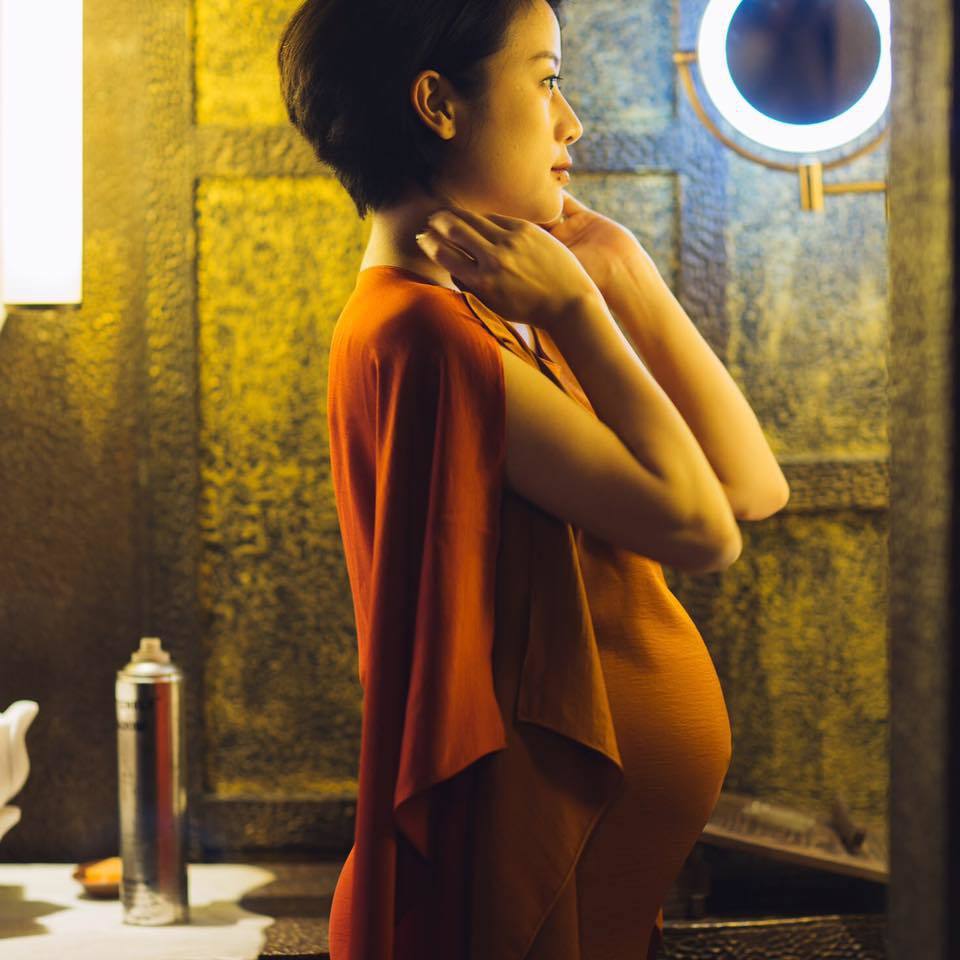  
Hình ảnh mới nhất của MC Phí Linh khi đang mang thai. (Ảnh: FBNV) - Tin sao Viet - Tin tuc sao Viet - Scandal sao Viet - Tin tuc cua Sao - Tin cua Sao