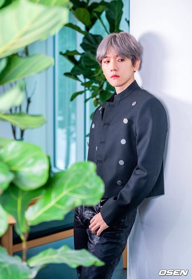 Baekhyun gây sốt với nhan sắc tiên tử khi biểu diễn tại Grammy Hàn Quốc