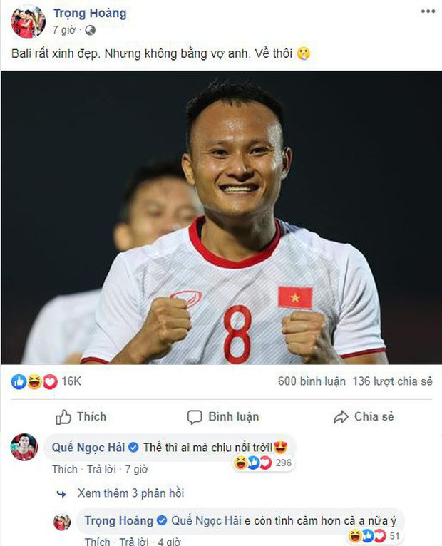  
Cầu thủ xứ Nghệ không ngại thể hiện tình cảm với bà xã trên mạng xã hội