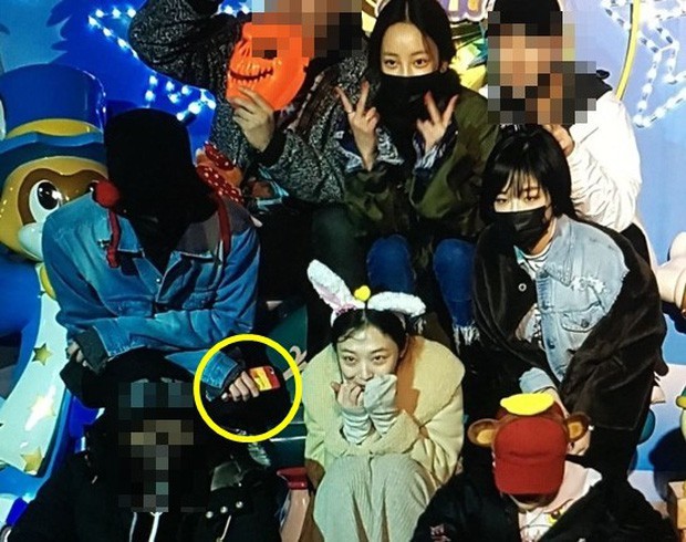  
Goo Hara bị chỉ trích "hám fame" G-Dragon vì chụp ảnh chung.