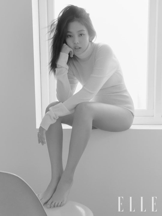  
Jennie cùng những bức ảnh đen trắng cho tạp chí ELLE và Vogue.