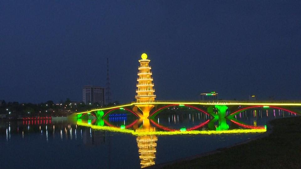  
Cầu đi bộ mới của Việt Trì.