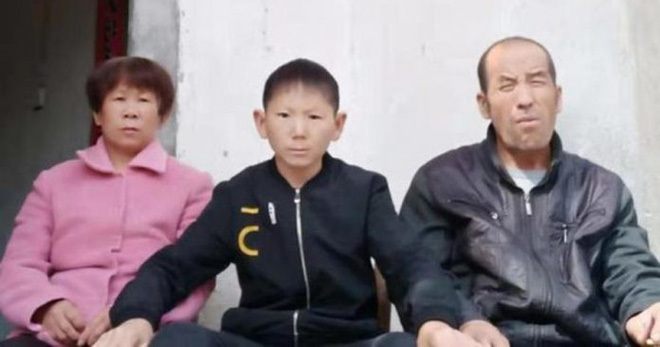  
Anh Zhu cùng bố mẹ.