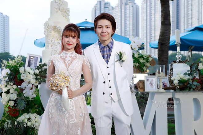  
Cặp đôi "lầy lội" còn đánh lừa giới truyền thông để lễ cưới diễn ra trong "êm đẹp". (Ảnh: Shuri bridal & studio) - Tin sao Viet - Tin tuc sao Viet - Scandal sao Viet - Tin tuc cua Sao - Tin cua Sao