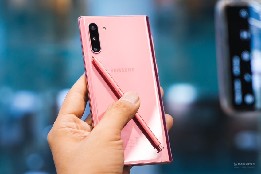  
Galaxy Note 10 Aura Pink 2019 mang sắc hồng mộng mơ. Ảnh: Mai Nguyen