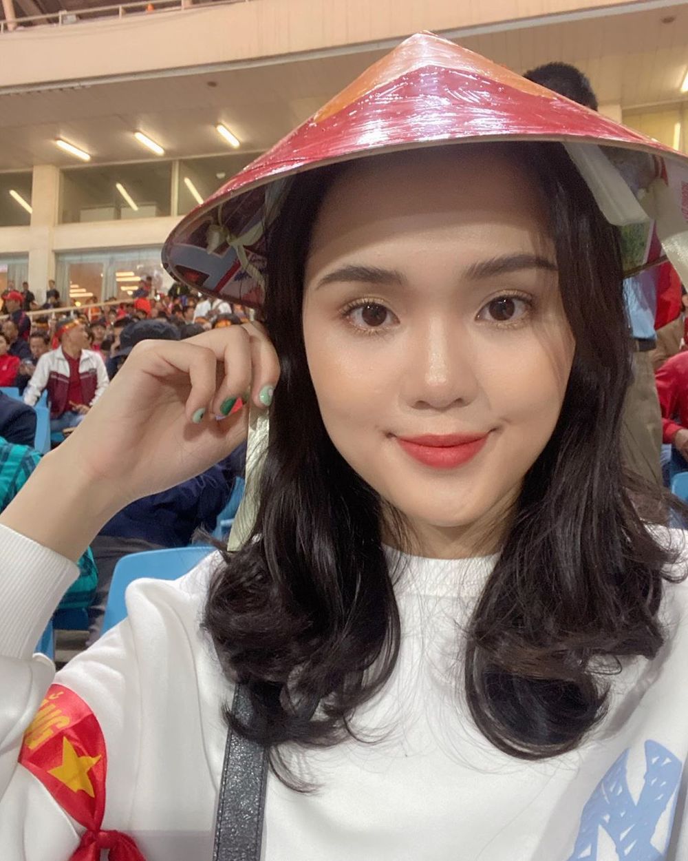  
Quỳnh Anh có mặt trên khán đài trong trận đấu giữa Việt Nam - Thái Lan. (Ảnh: Instagrama NV).