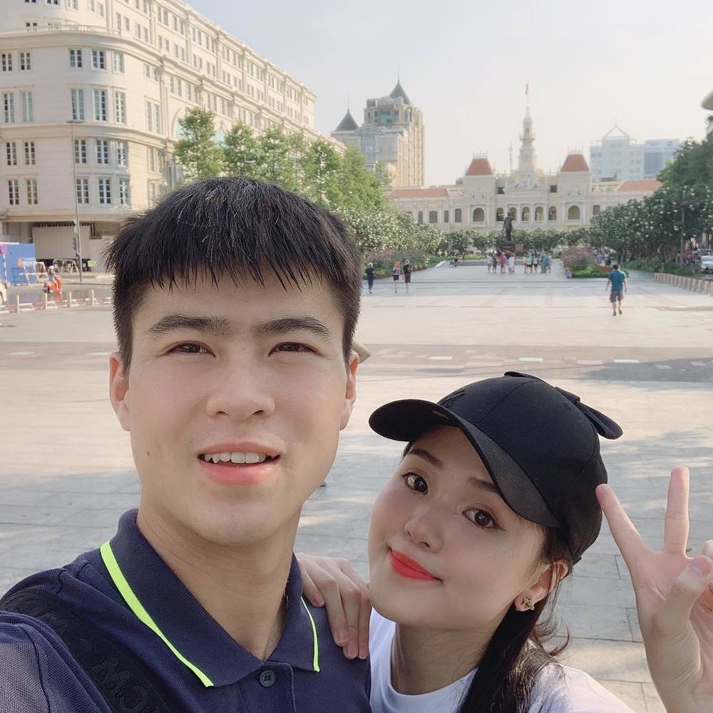  
Duy Mạnh - Quỳnh Anh, cặp đôi khiến người hâm mộ tuyển Việt Nam lụi tim vì quá ngọt ngào. (Ảnh: Instagram NV).