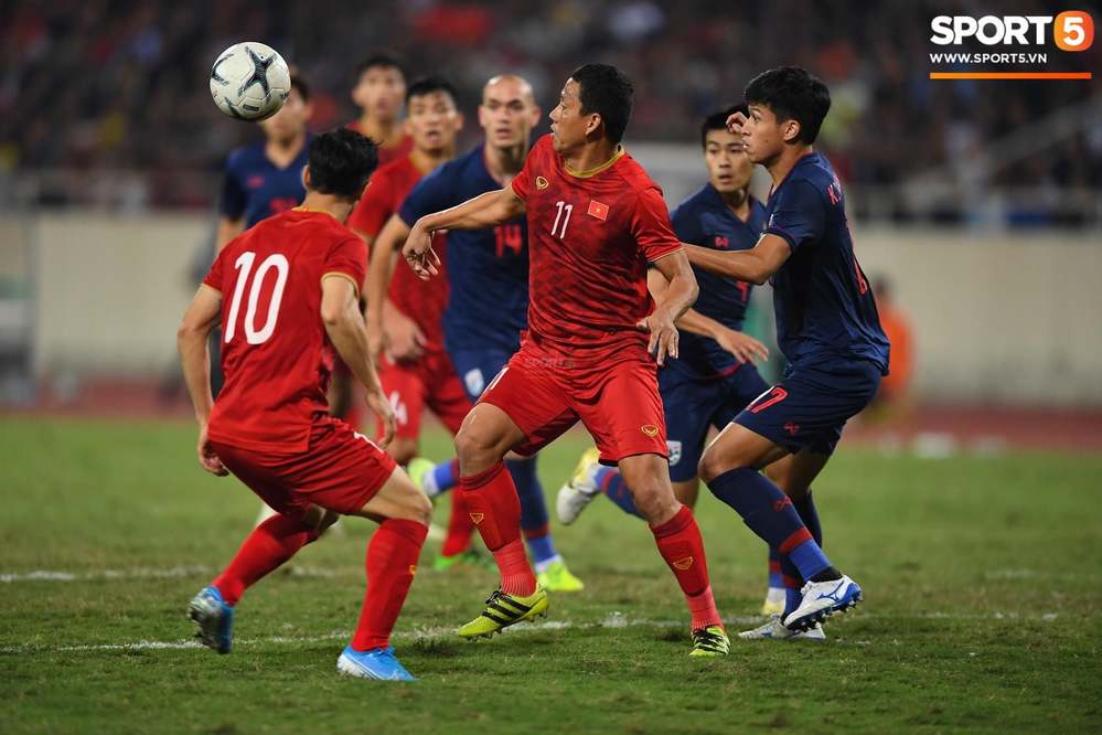  
Tuyển Việt Nam đã có trận đấu khá tốt trước Thái Lan dù bị trọng tài xử ép. (Ảnh: Sport5).