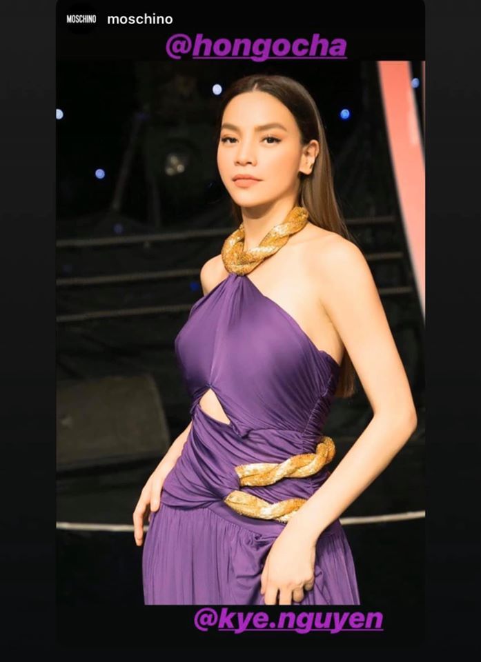  
Moschino chia sẻ hình ảnh diện chiếc váy của Hồ Ngọc Hà, không quên tag cô và stylist Kye Nguyễn. Được biết, bộ váy tím không được trình làng trên sàn runway hay đăng bán trên Website, đây là thiết kế riêng của Moschino dành tặng "nữ hoàng giải trí" Vbiz. 